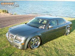 GaugeMagazine_2007_Chrysler300C_012