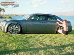 GaugeMagazine_2007_Chrysler300C_017